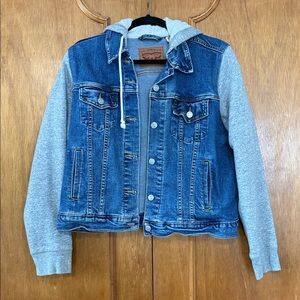 Women’s Levi denim jacket with hood